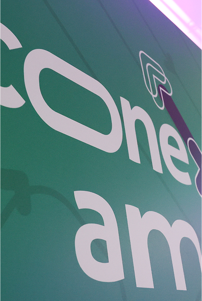 Painel do evento Conexão Amplia 2025 com identidade visual da Amplia Plataforma de Ensino.